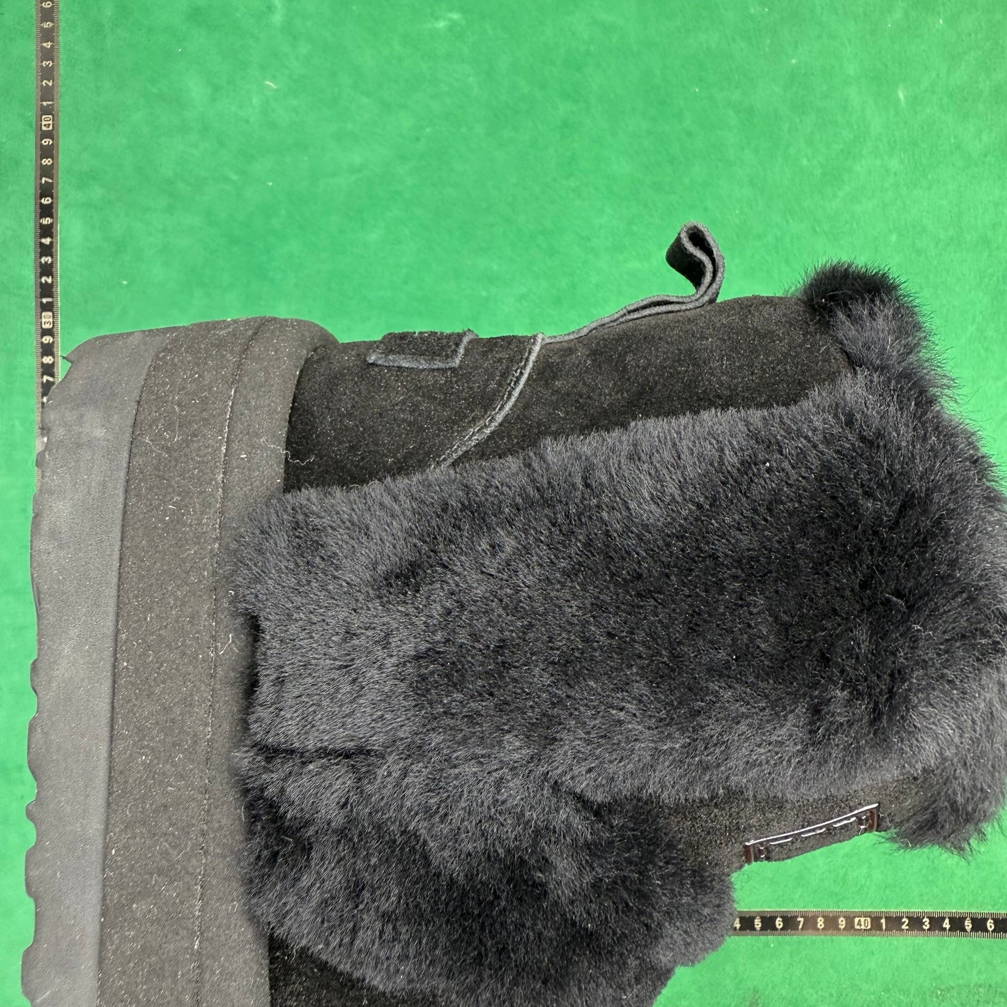 UGG