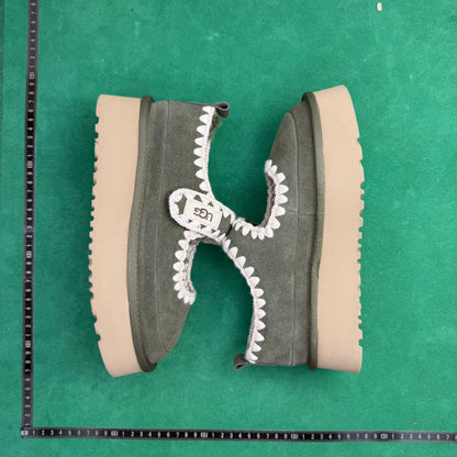 UGG