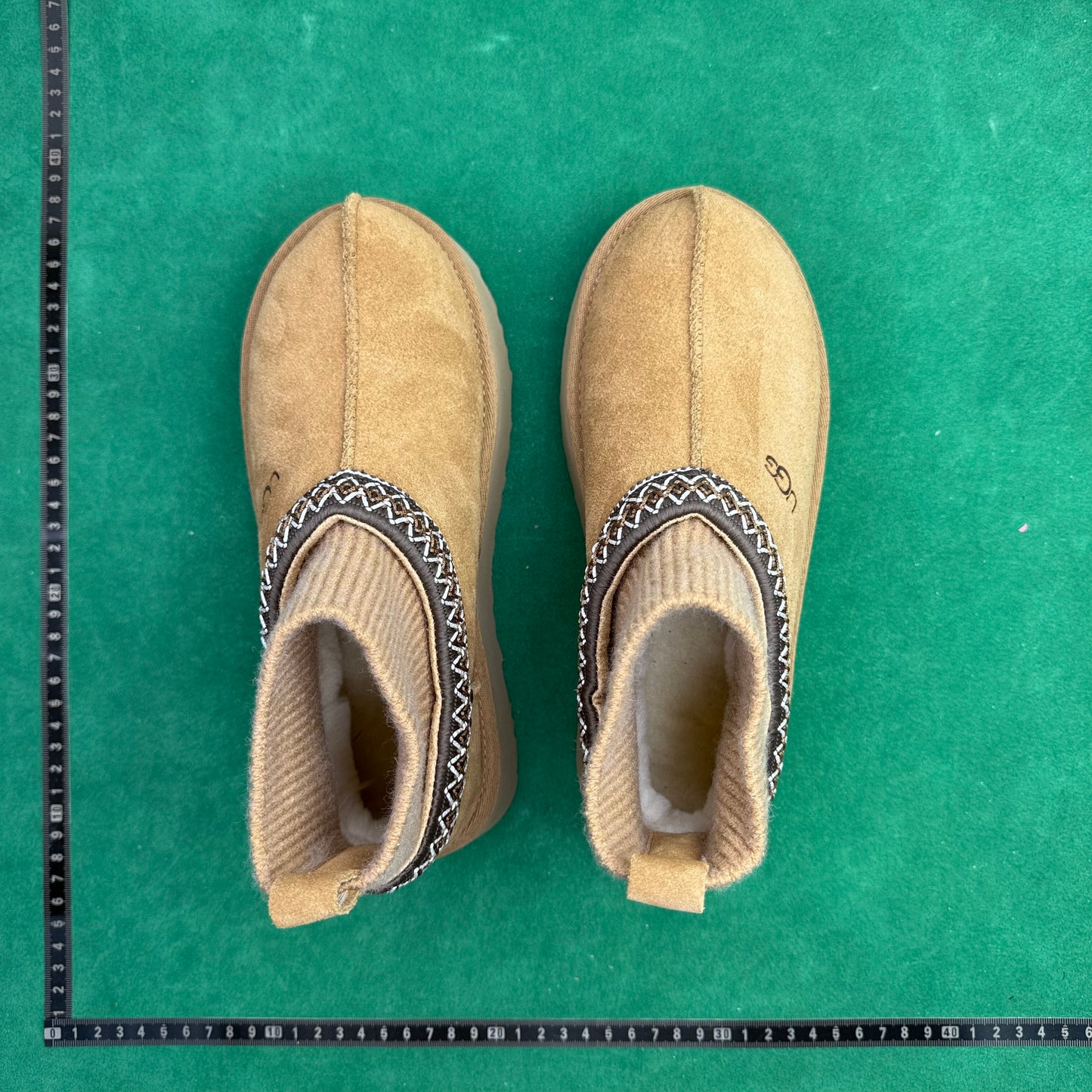 UGG