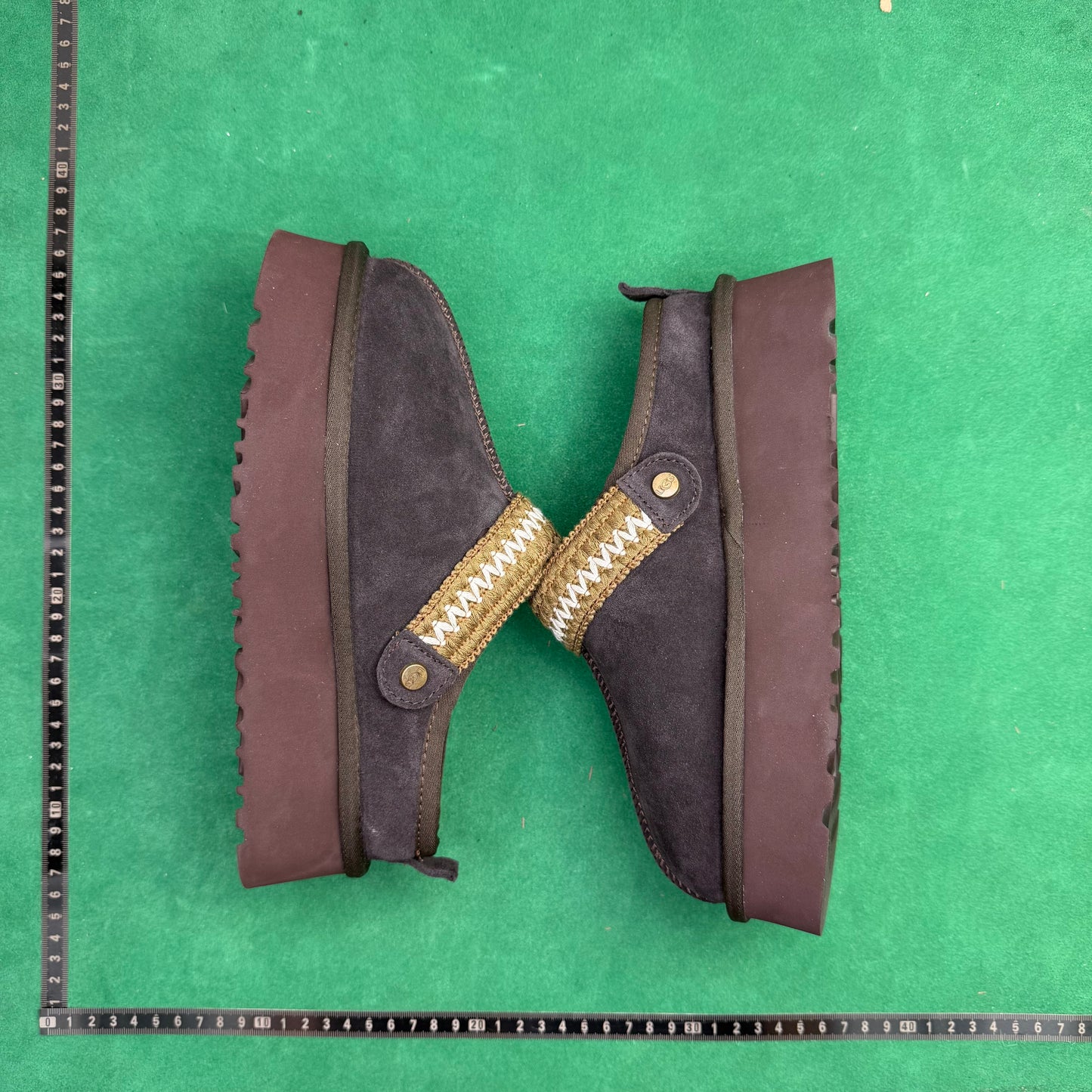 UGG