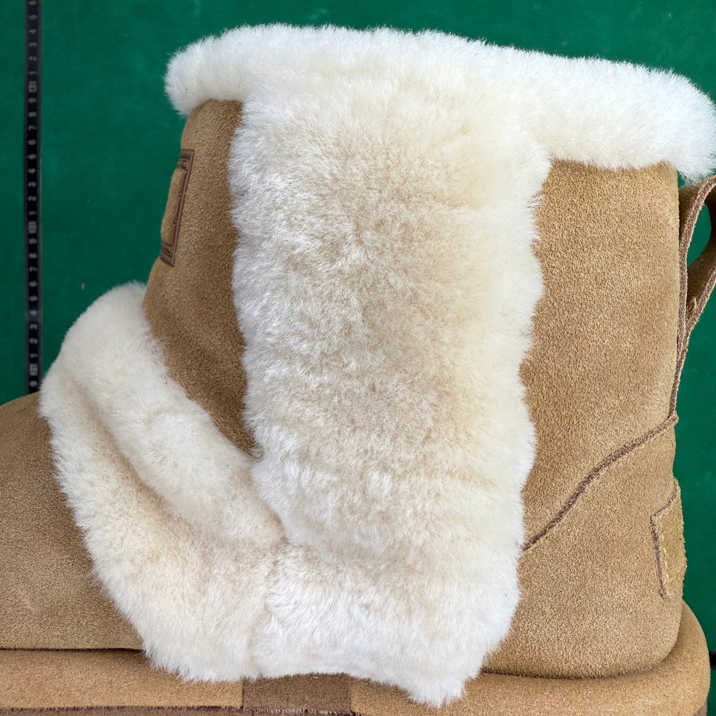 UGG