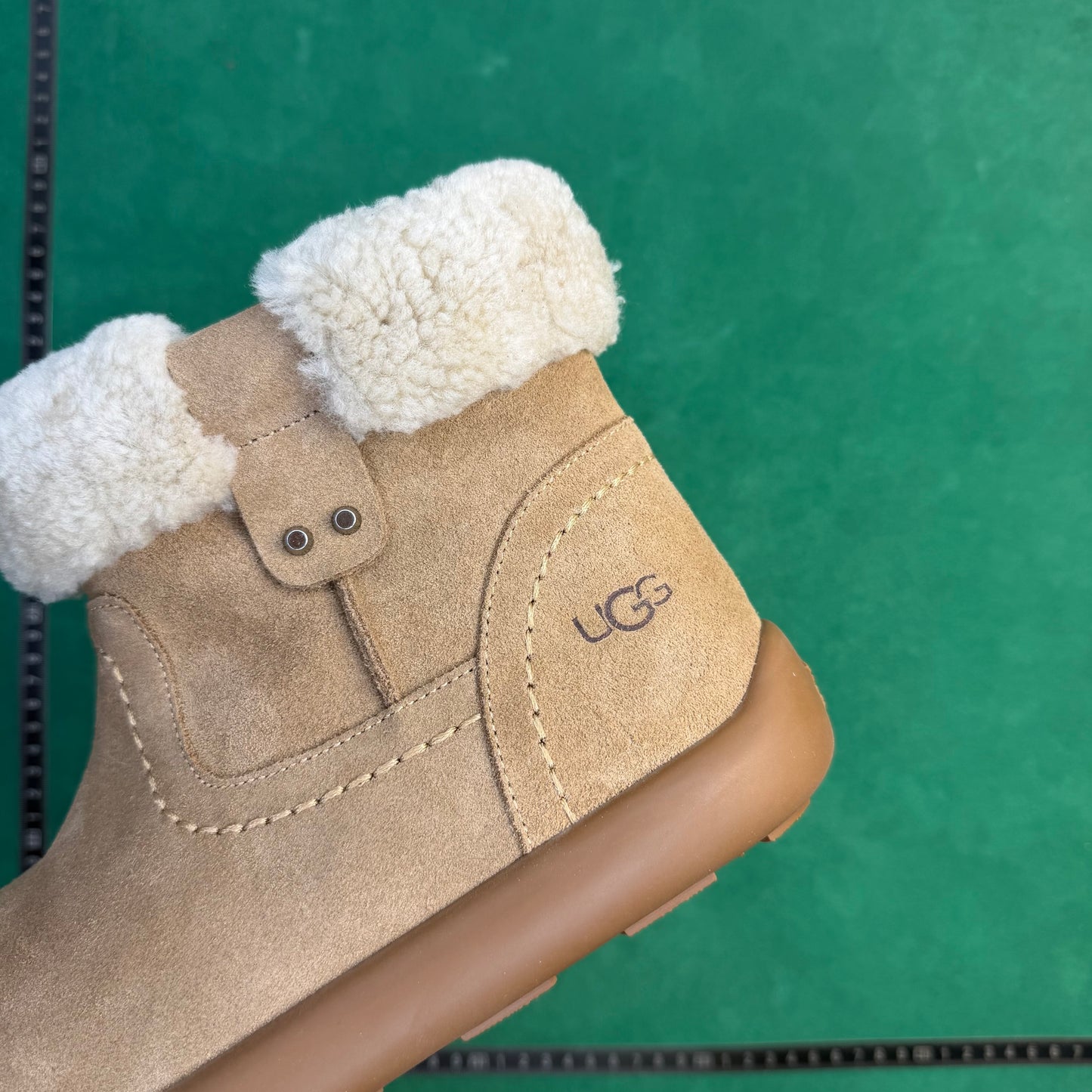 UGG