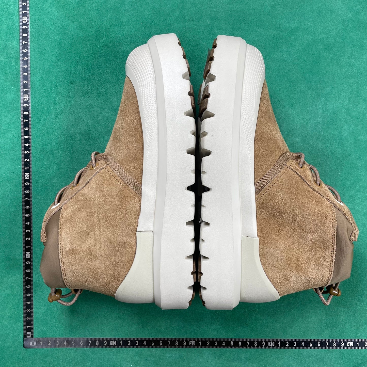 UGG
