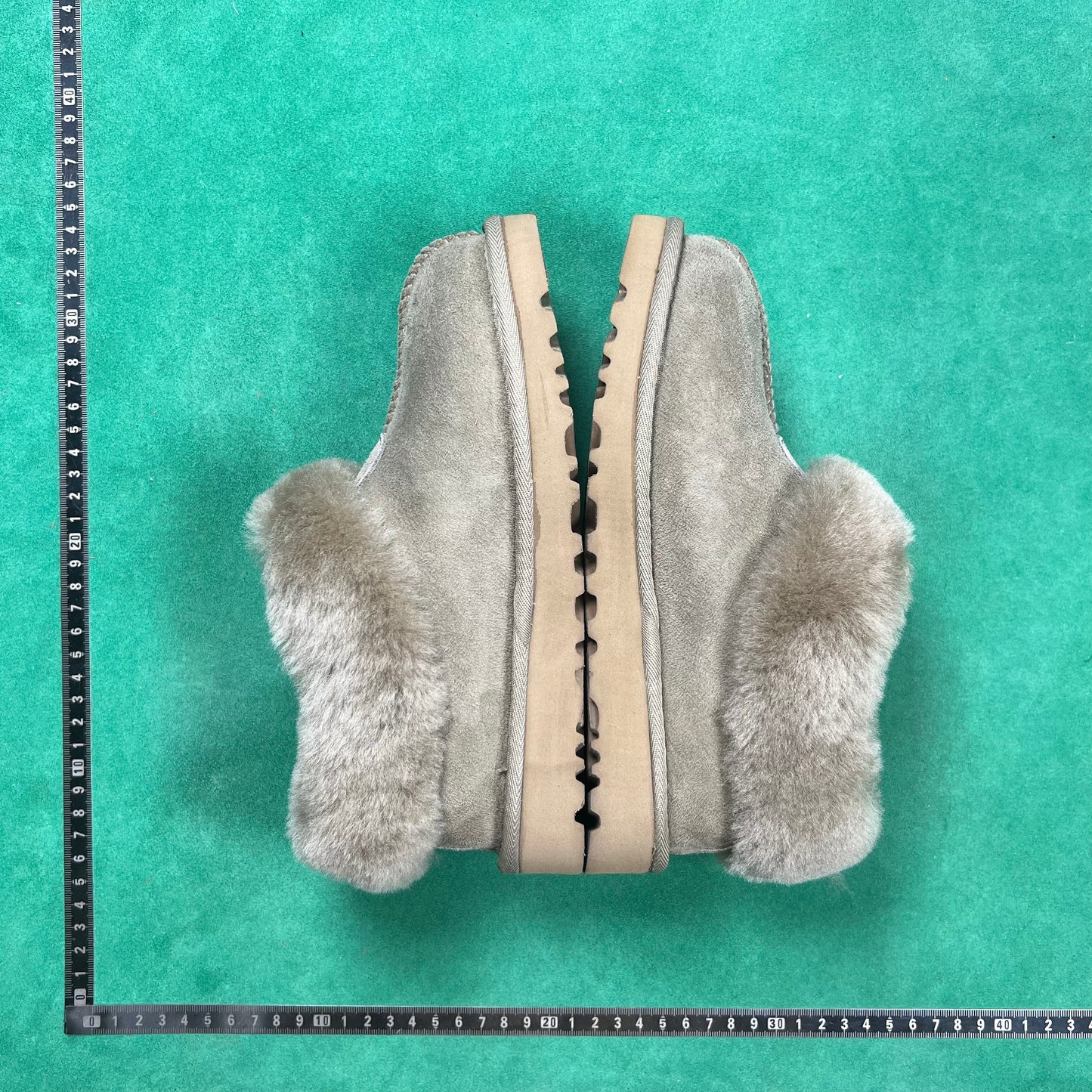 UGG