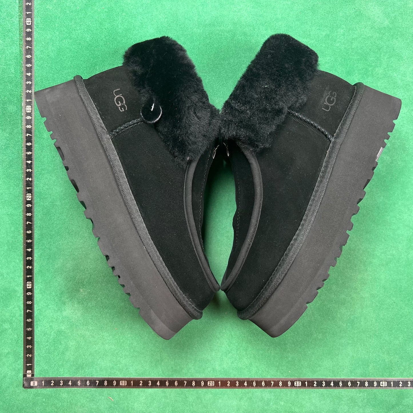 UGG