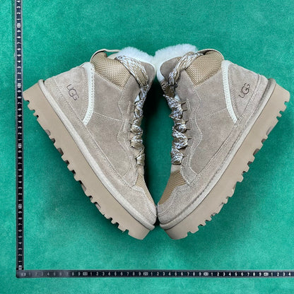 UGG