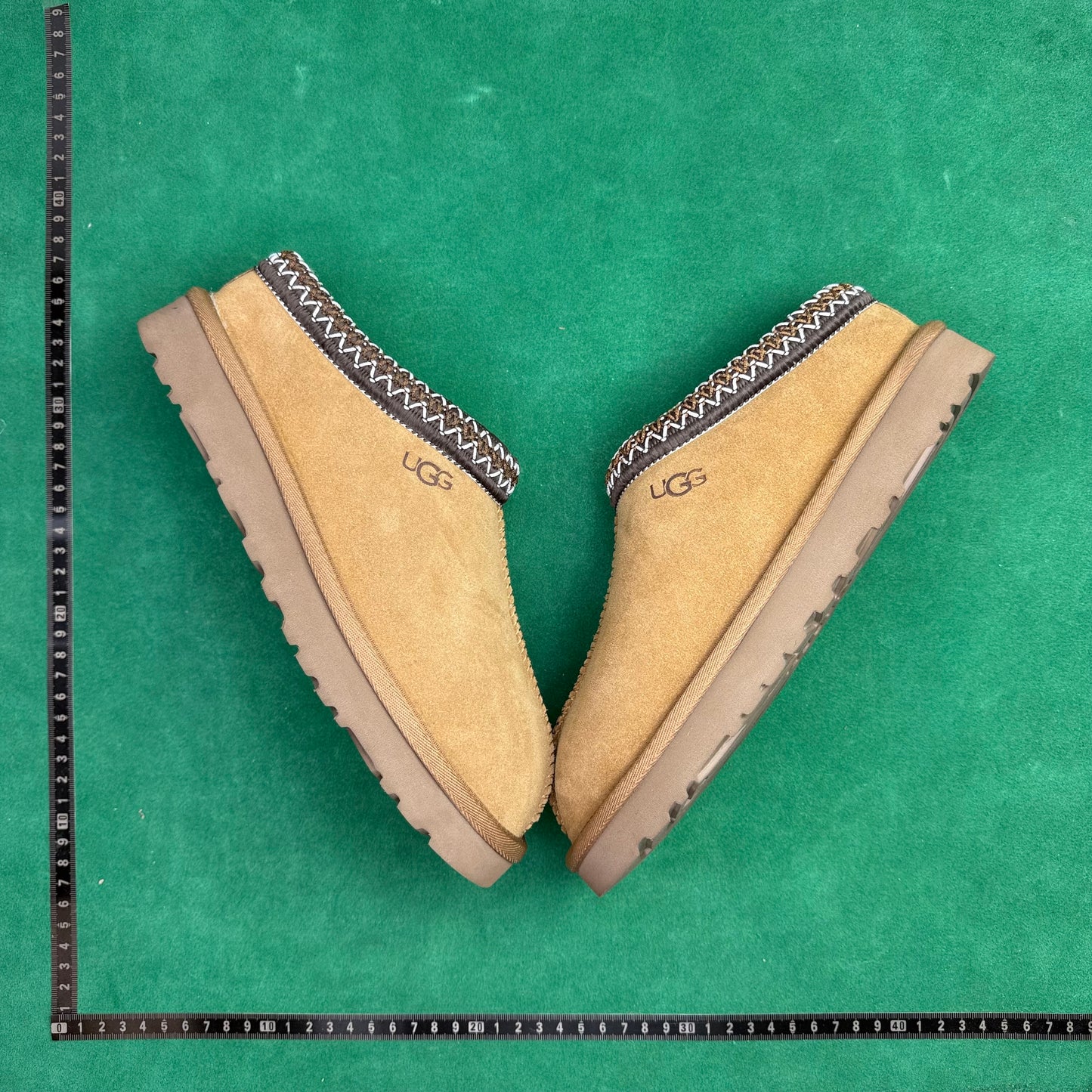 UGG