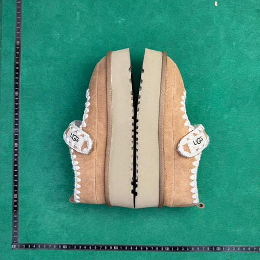 UGG