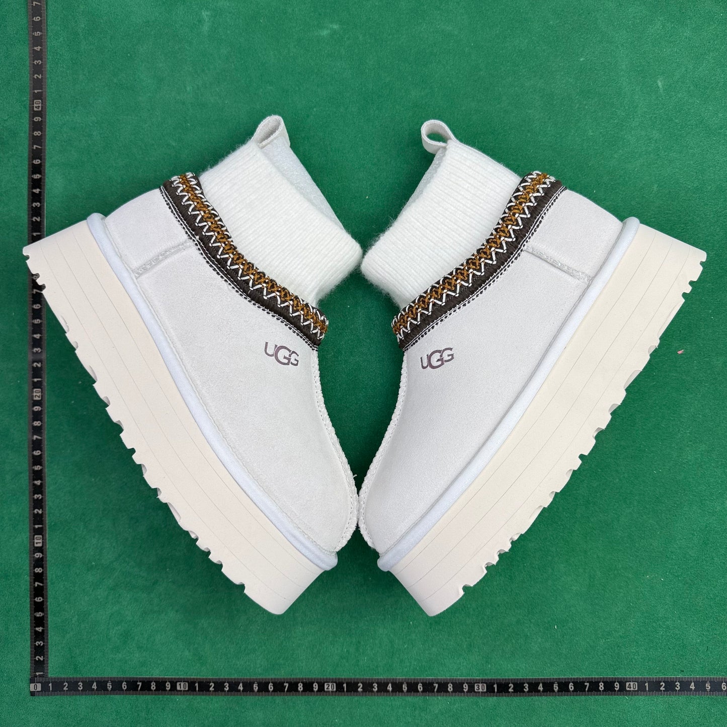 UGG