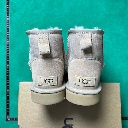 UGG