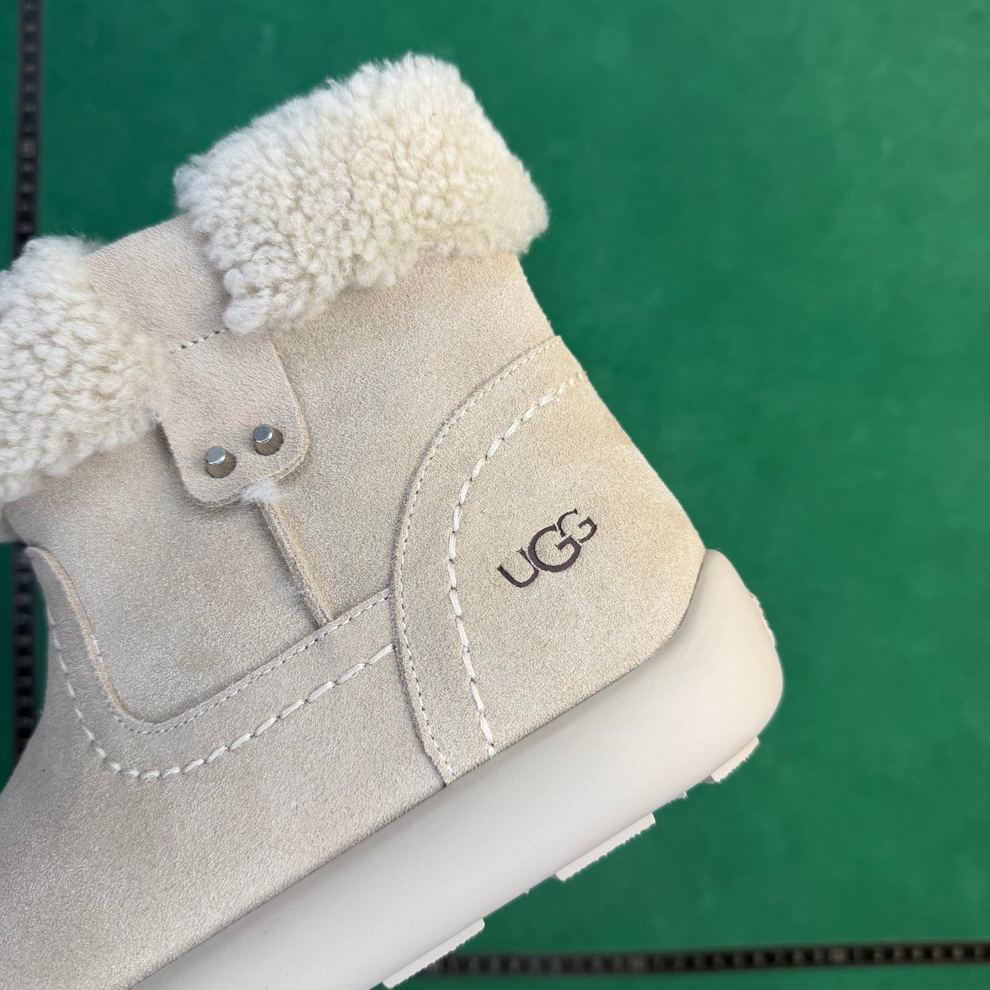 UGG