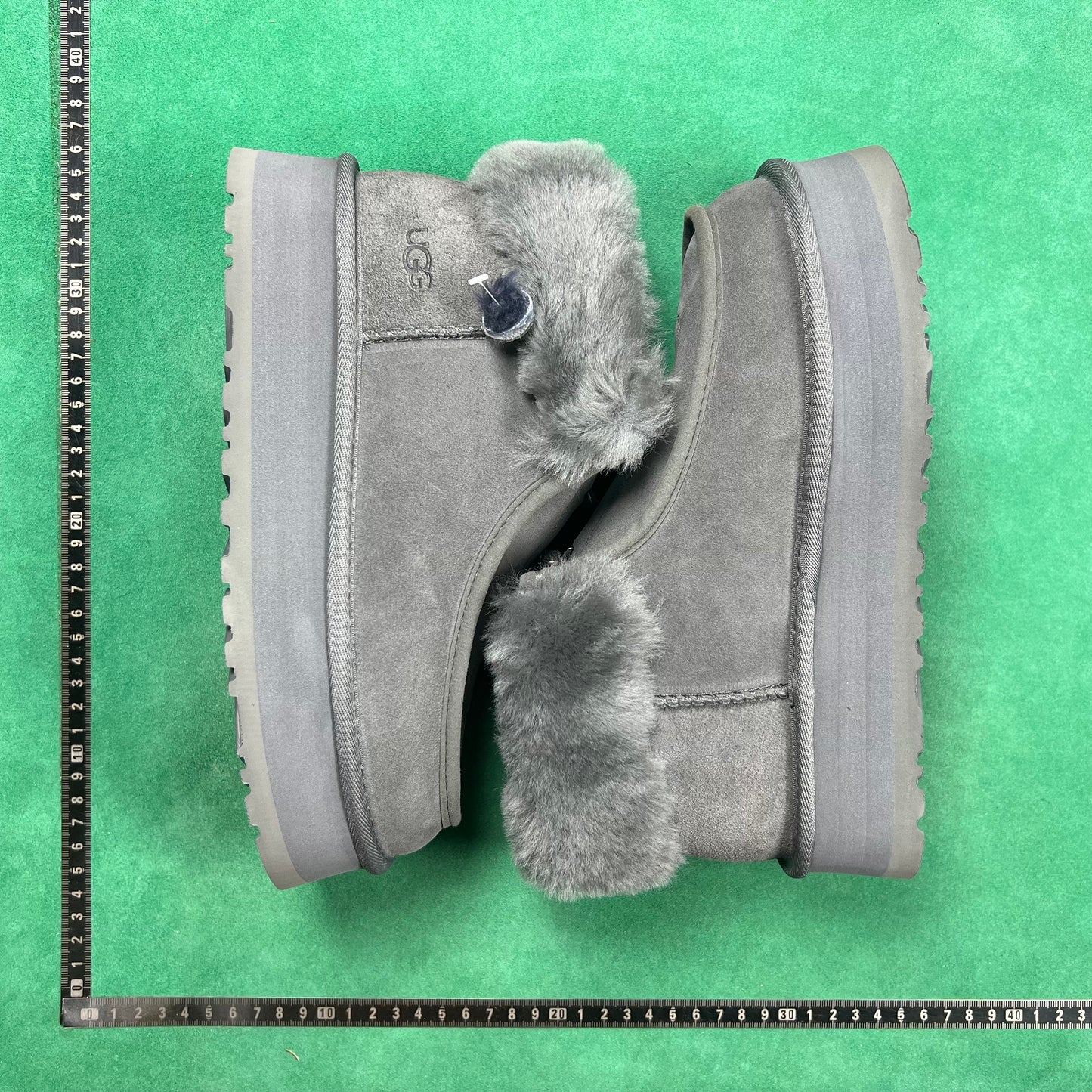 UGG