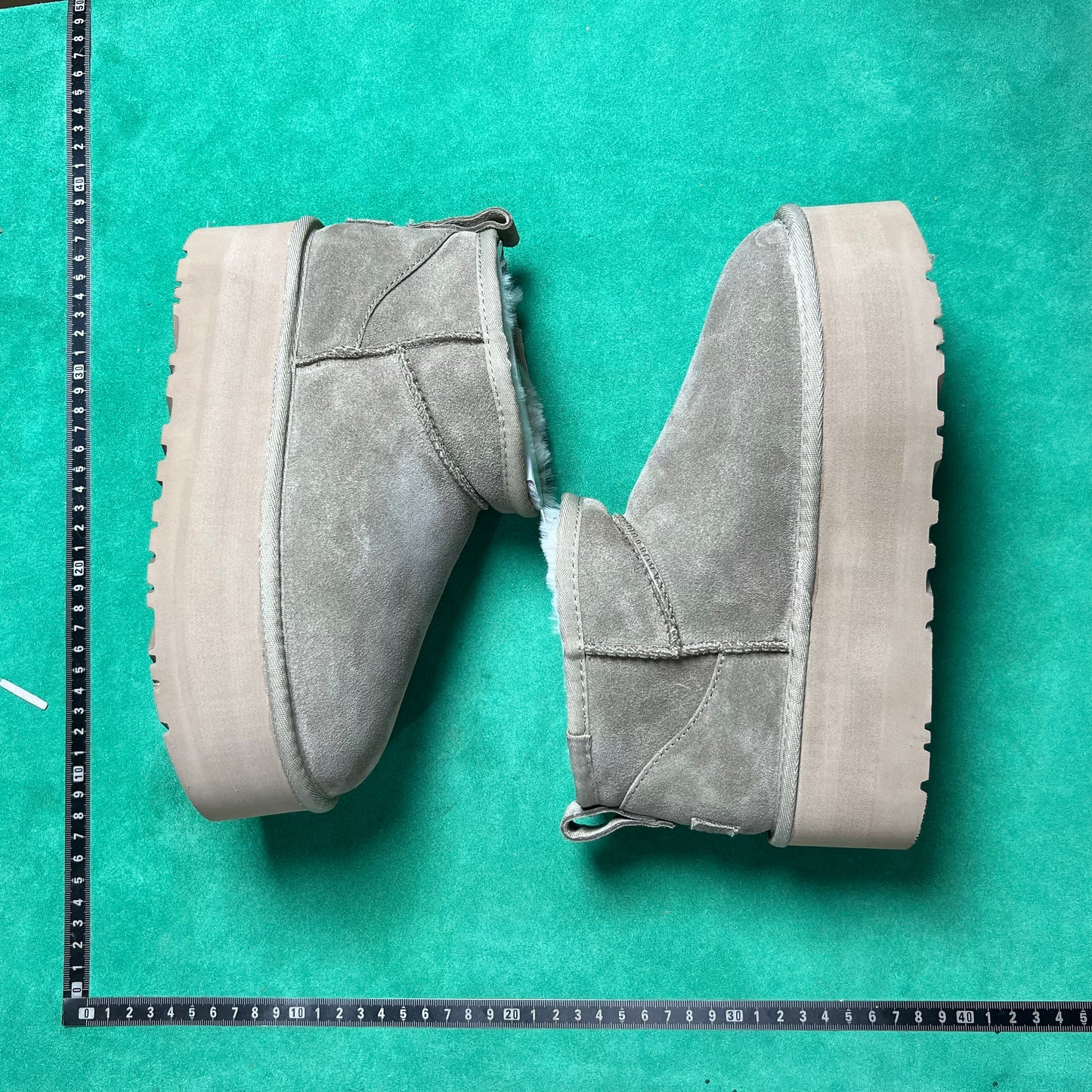 UGG