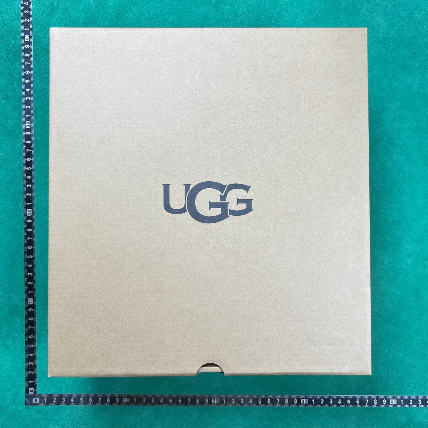 UGG