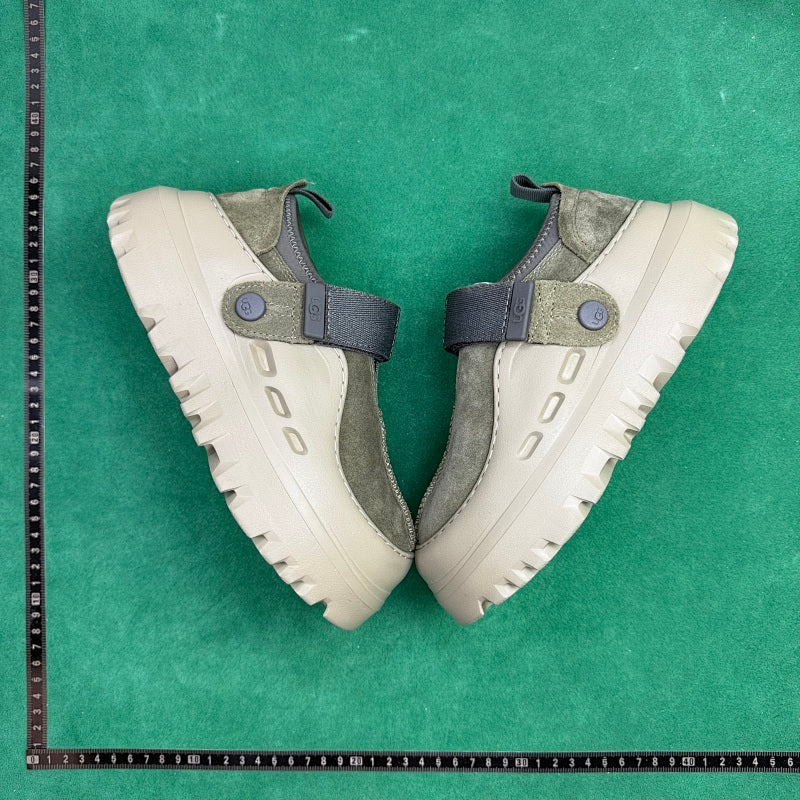 UGG