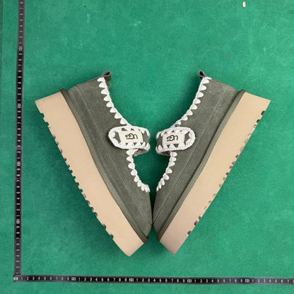 UGG