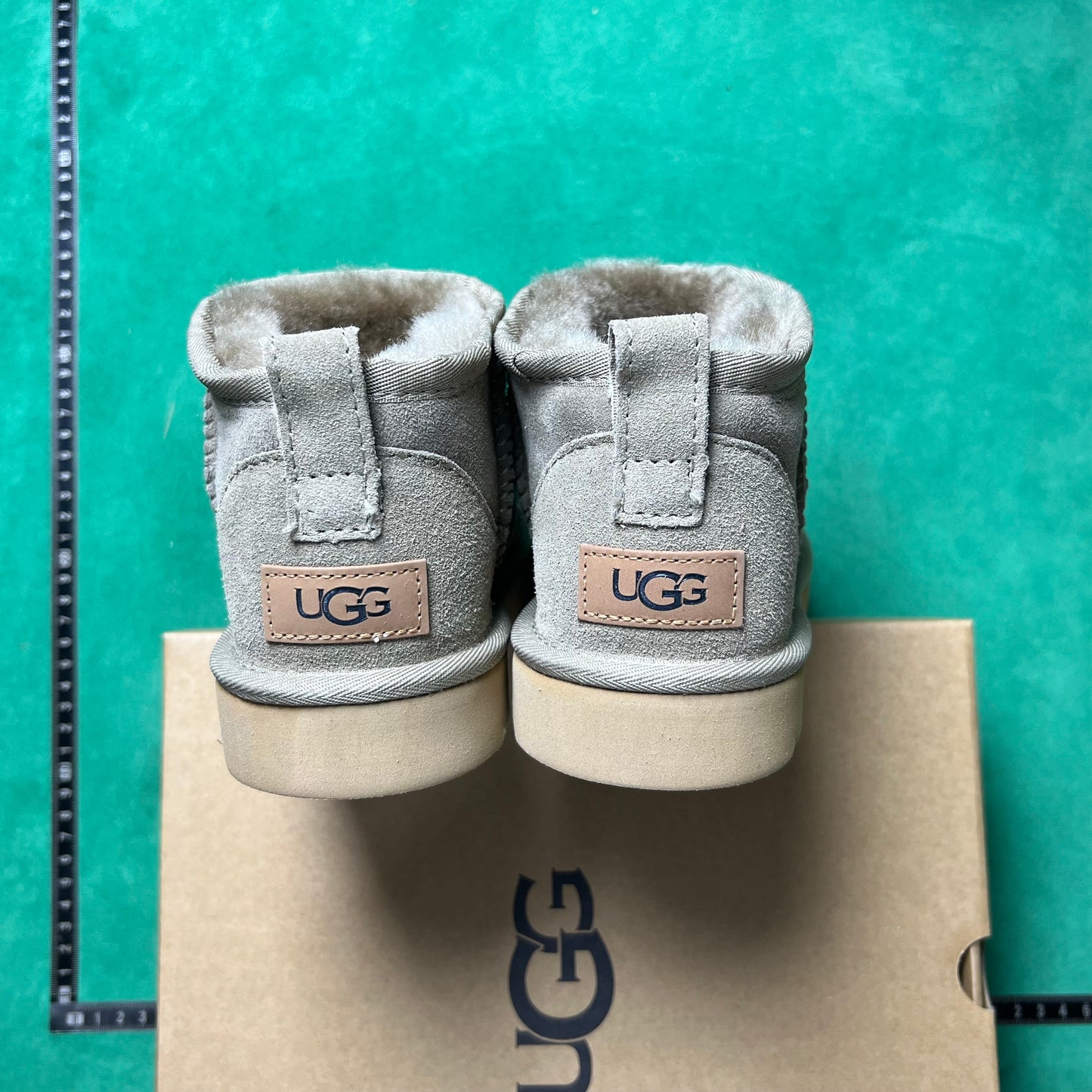 UGG