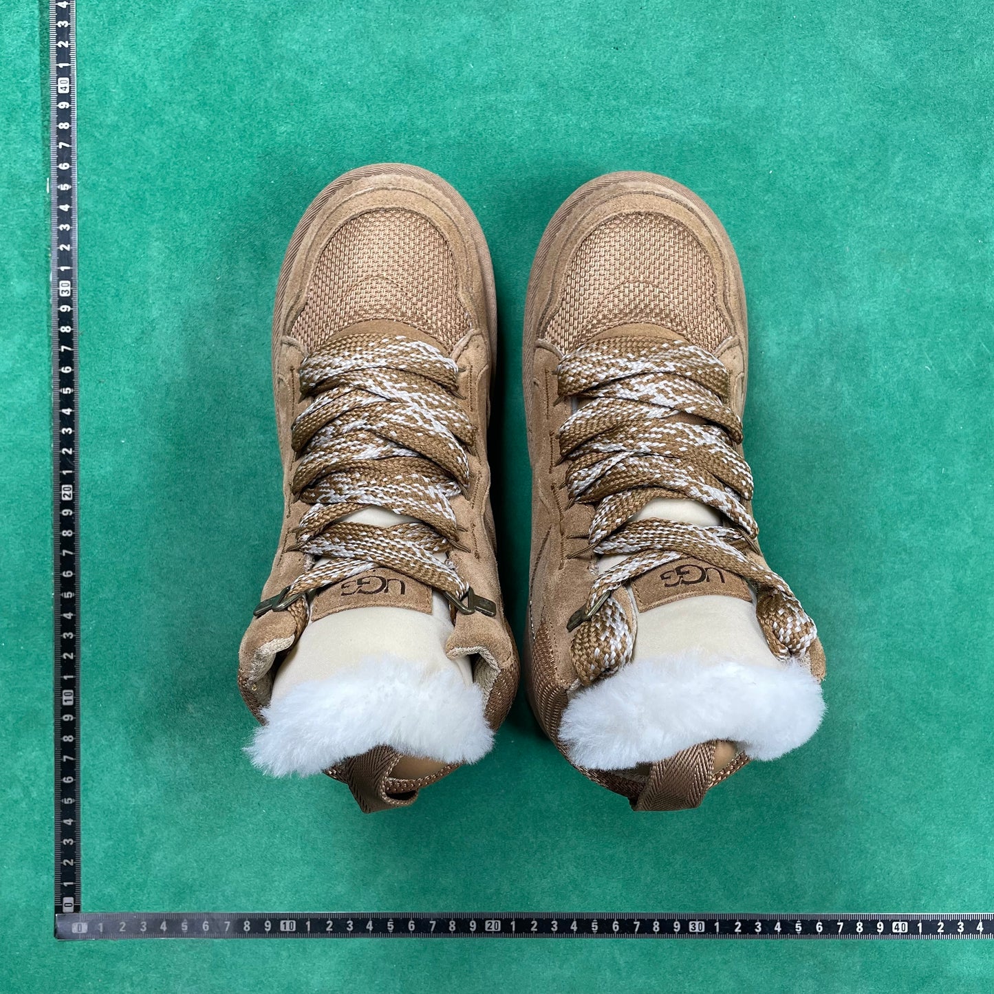 UGG
