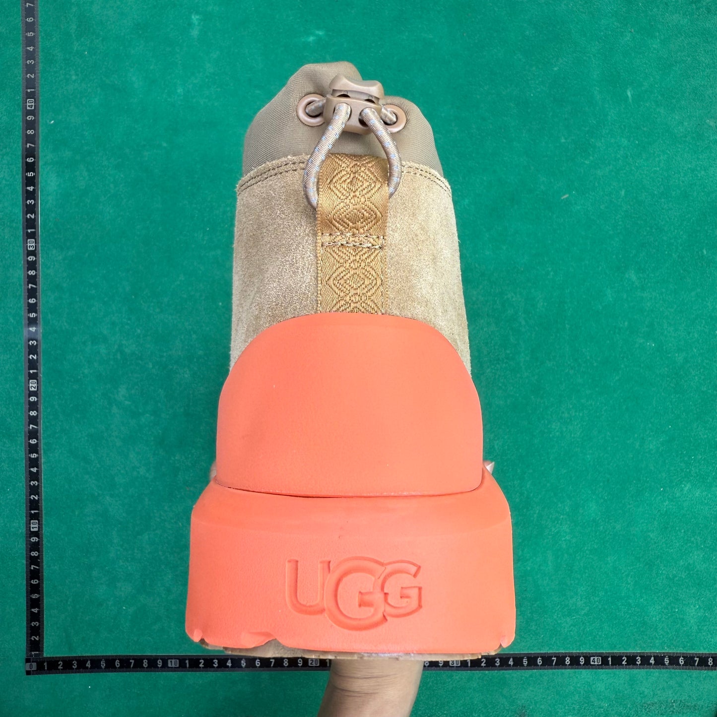 UGG