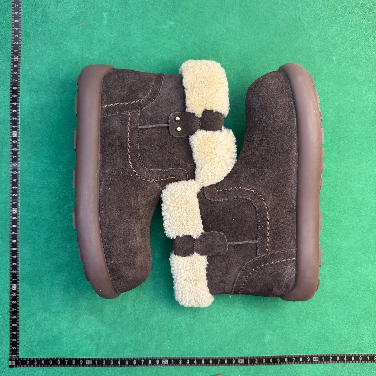 UGG