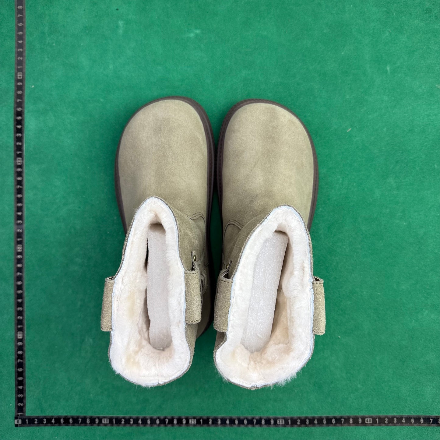 UGG