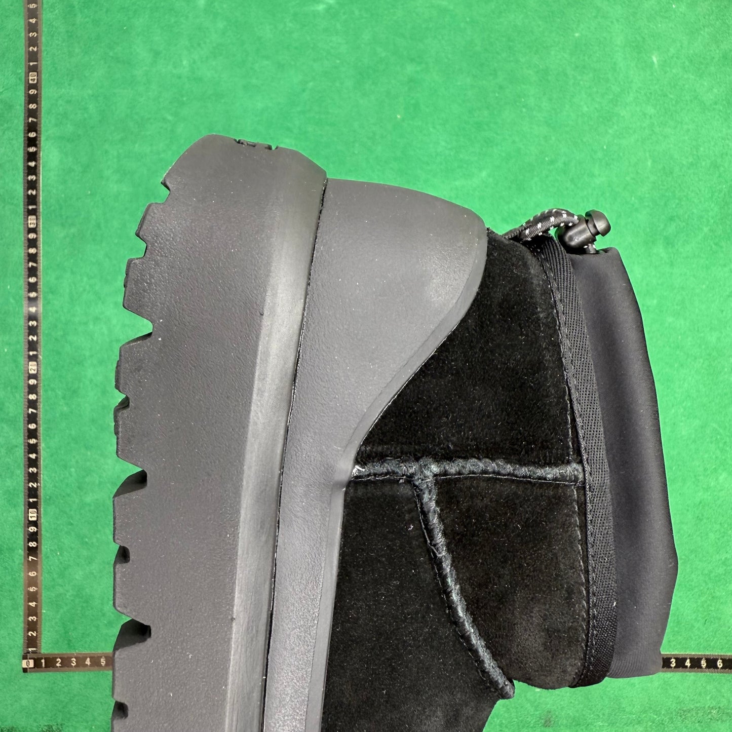UGG