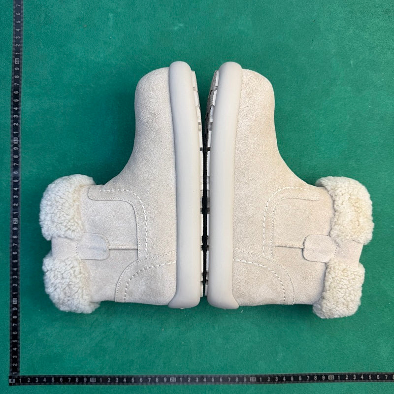 UGG