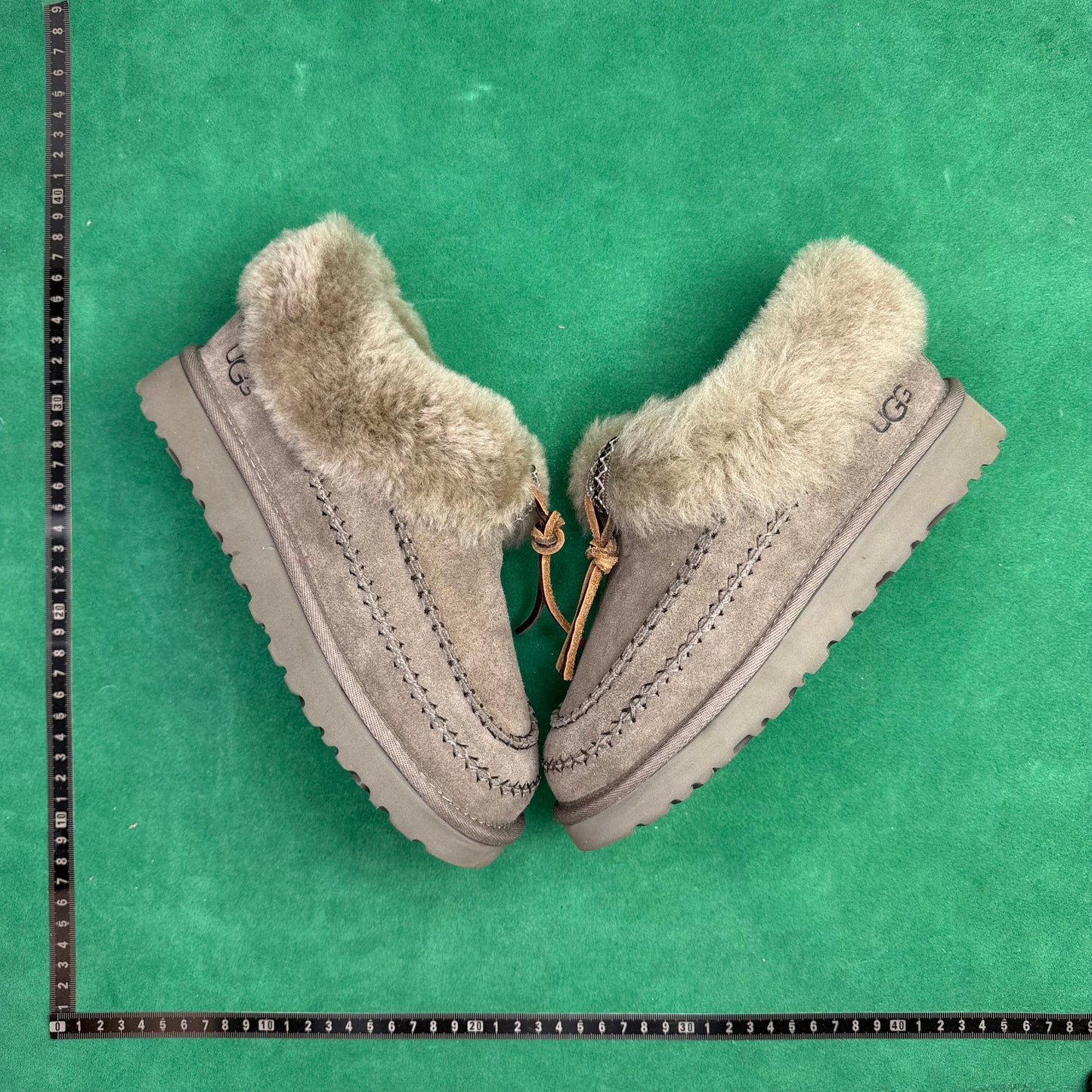 UGG