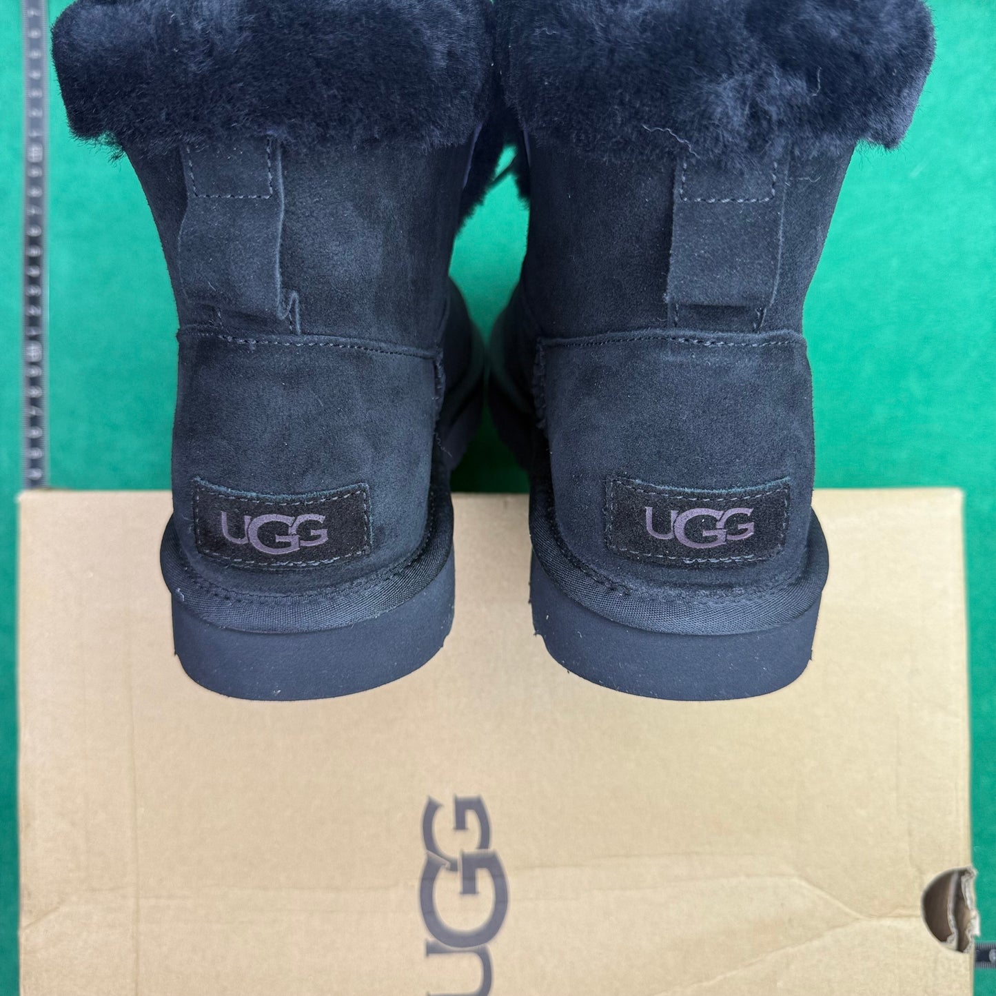 UGG
