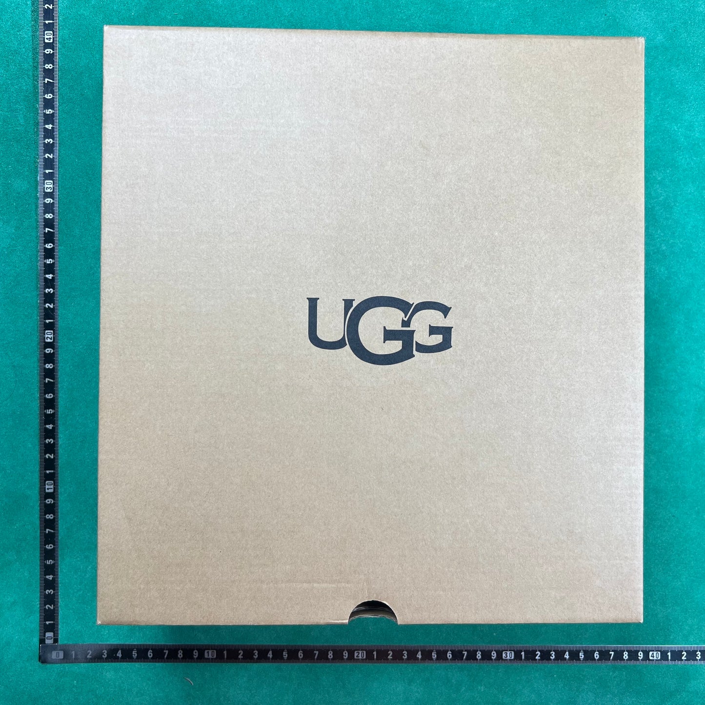 UGG