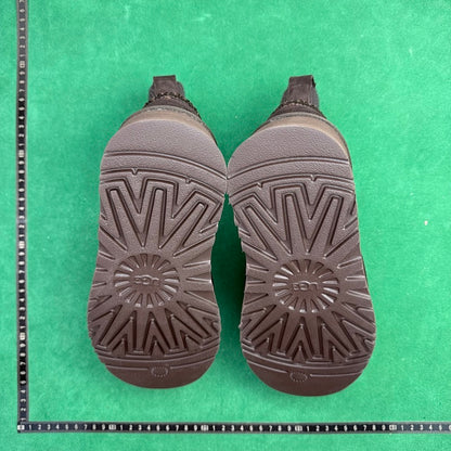 UGG