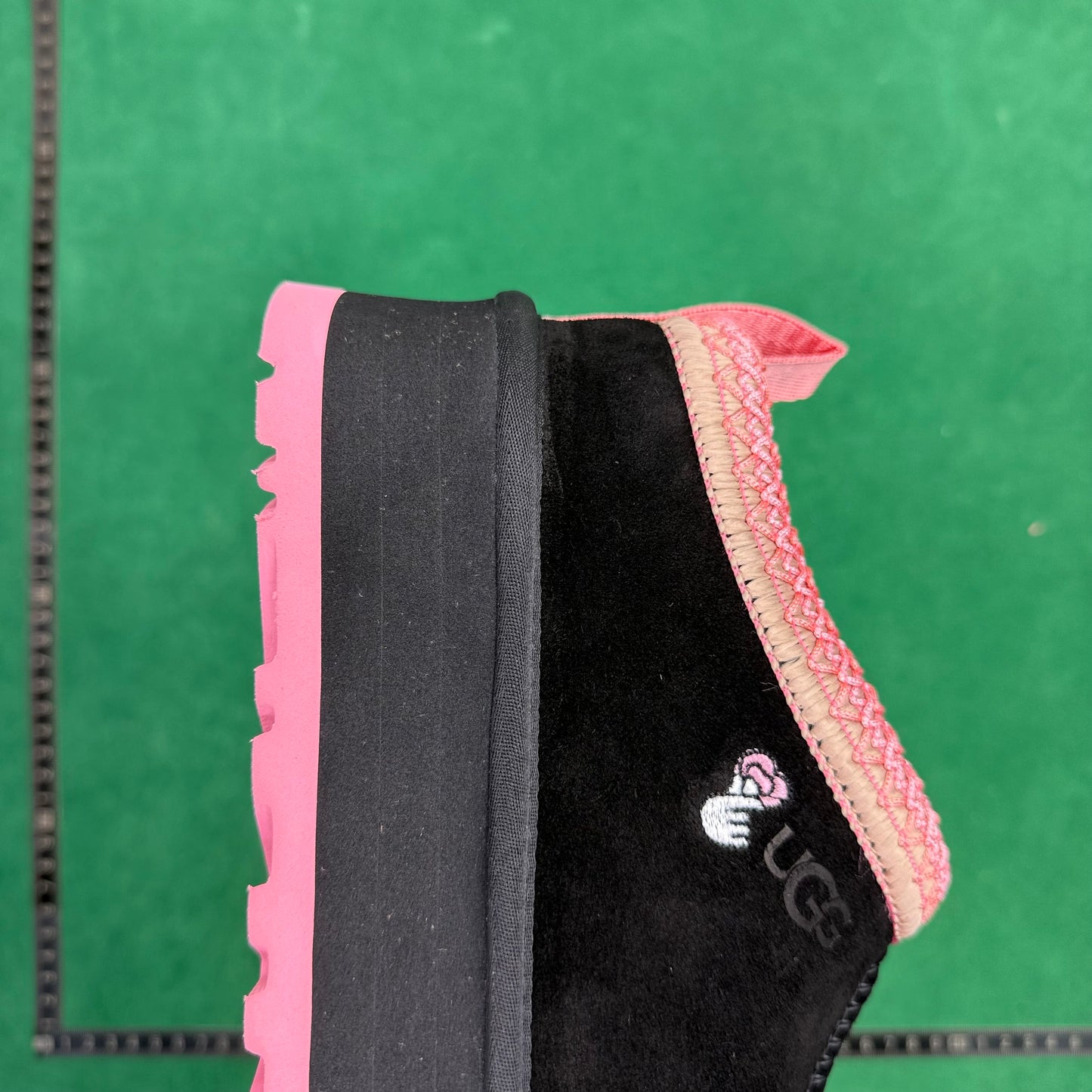 UGG