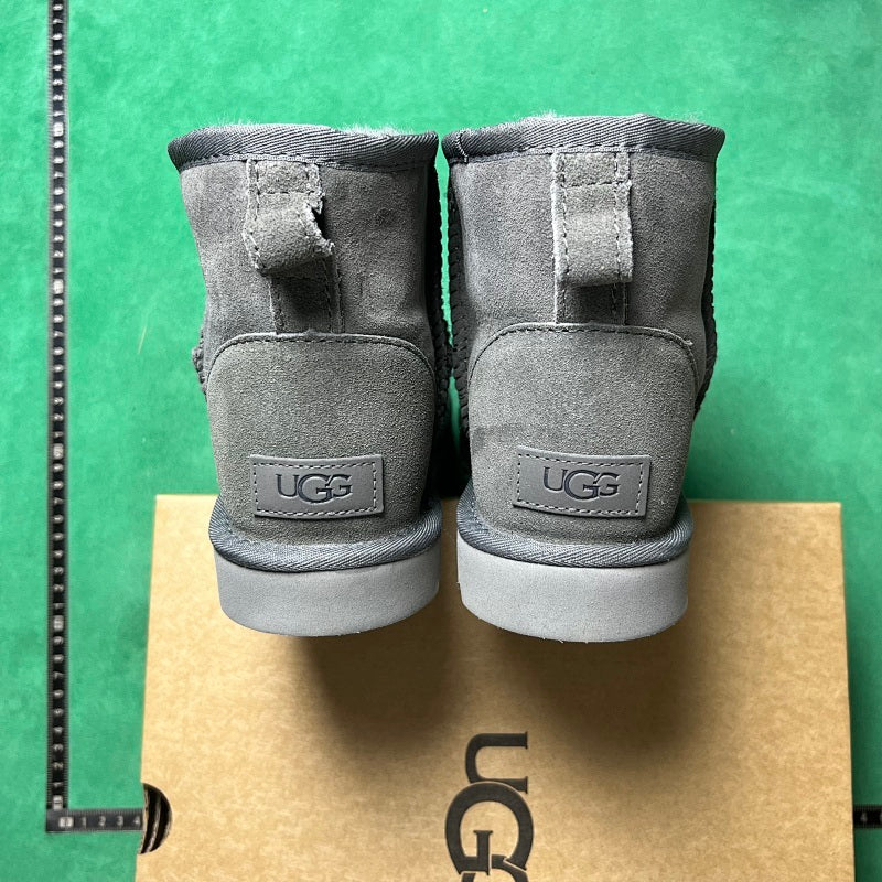 UGG