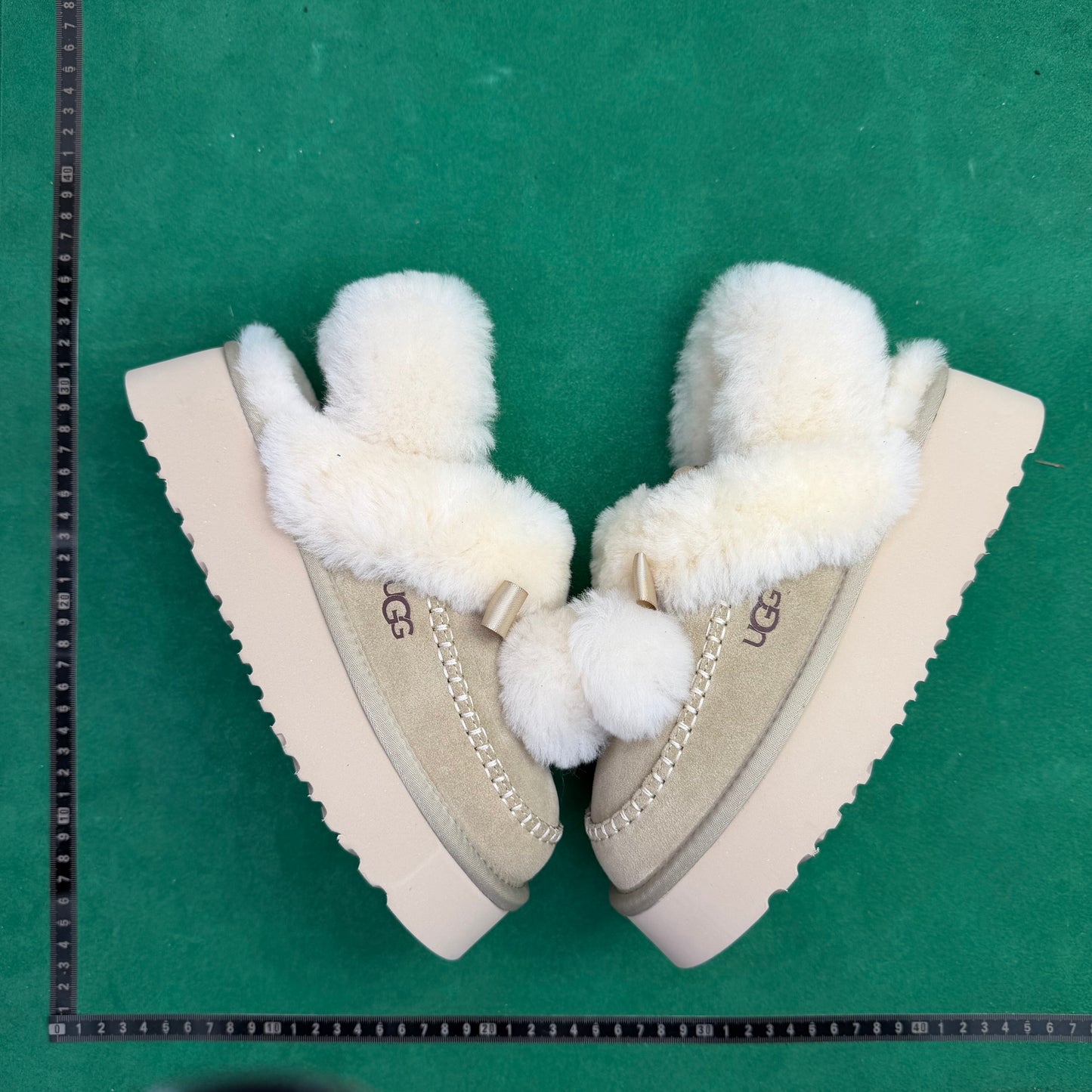UGG