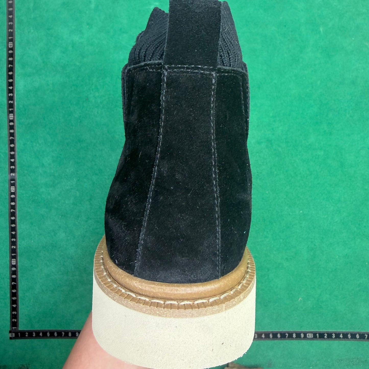 UGG