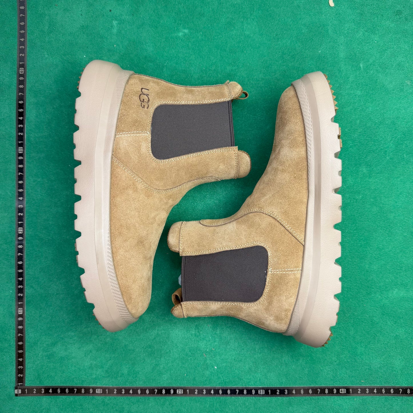 UGG