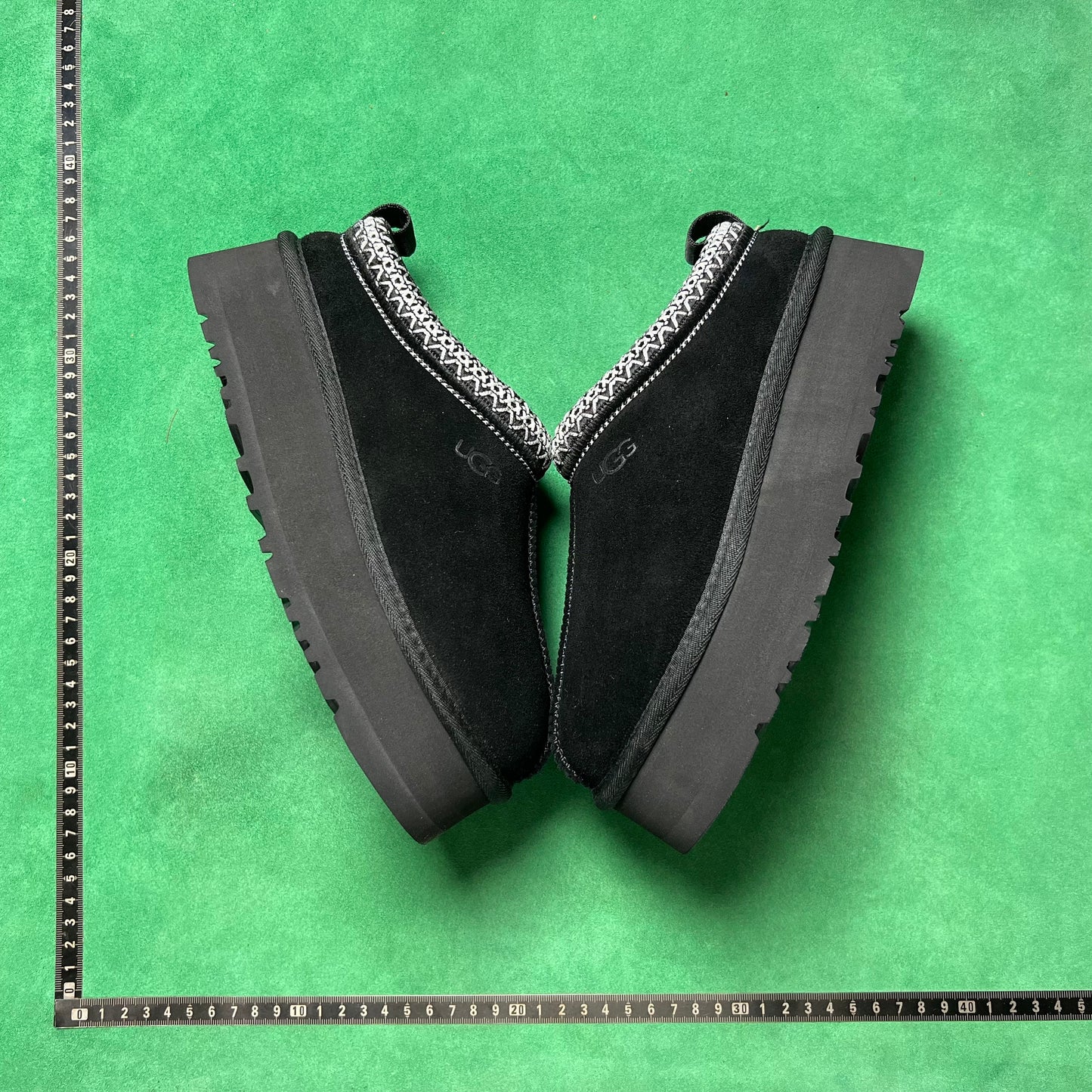 UGG