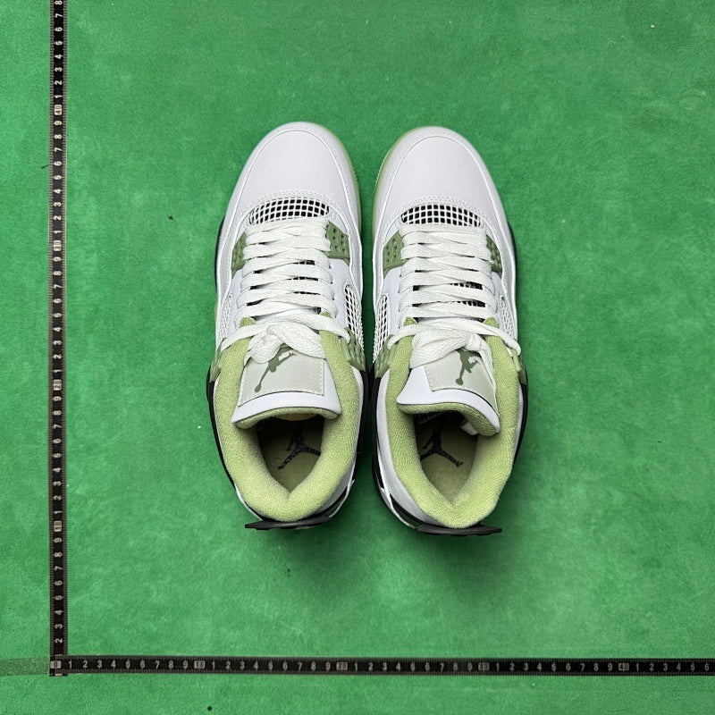 Air Jordan 4 Retro