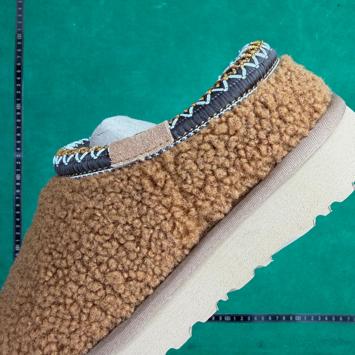 UGG