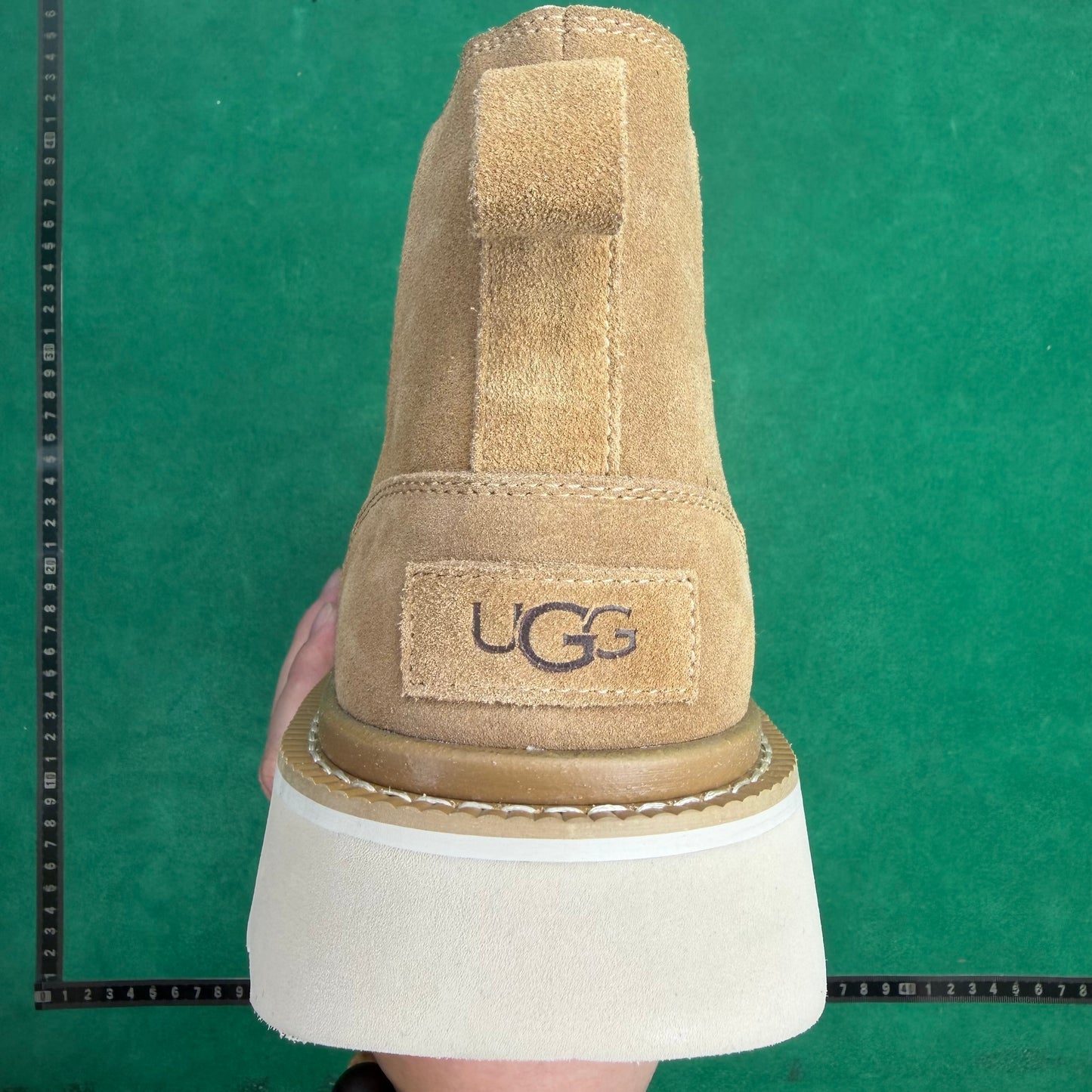 UGG