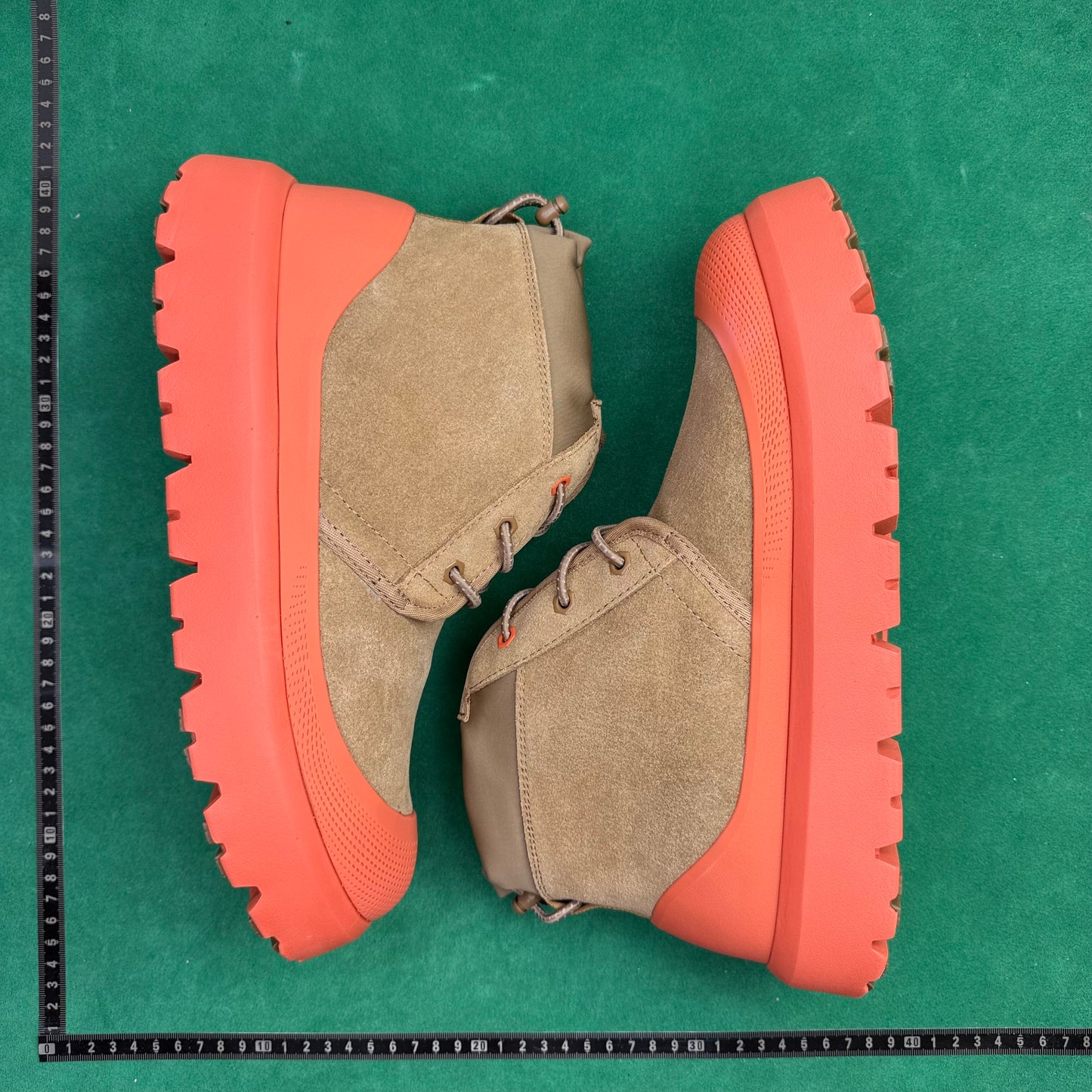 UGG