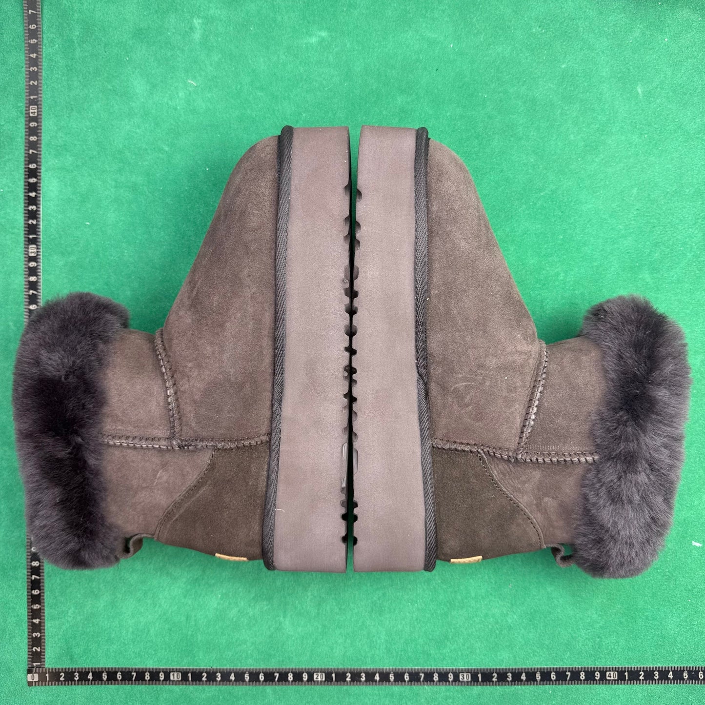 UGG