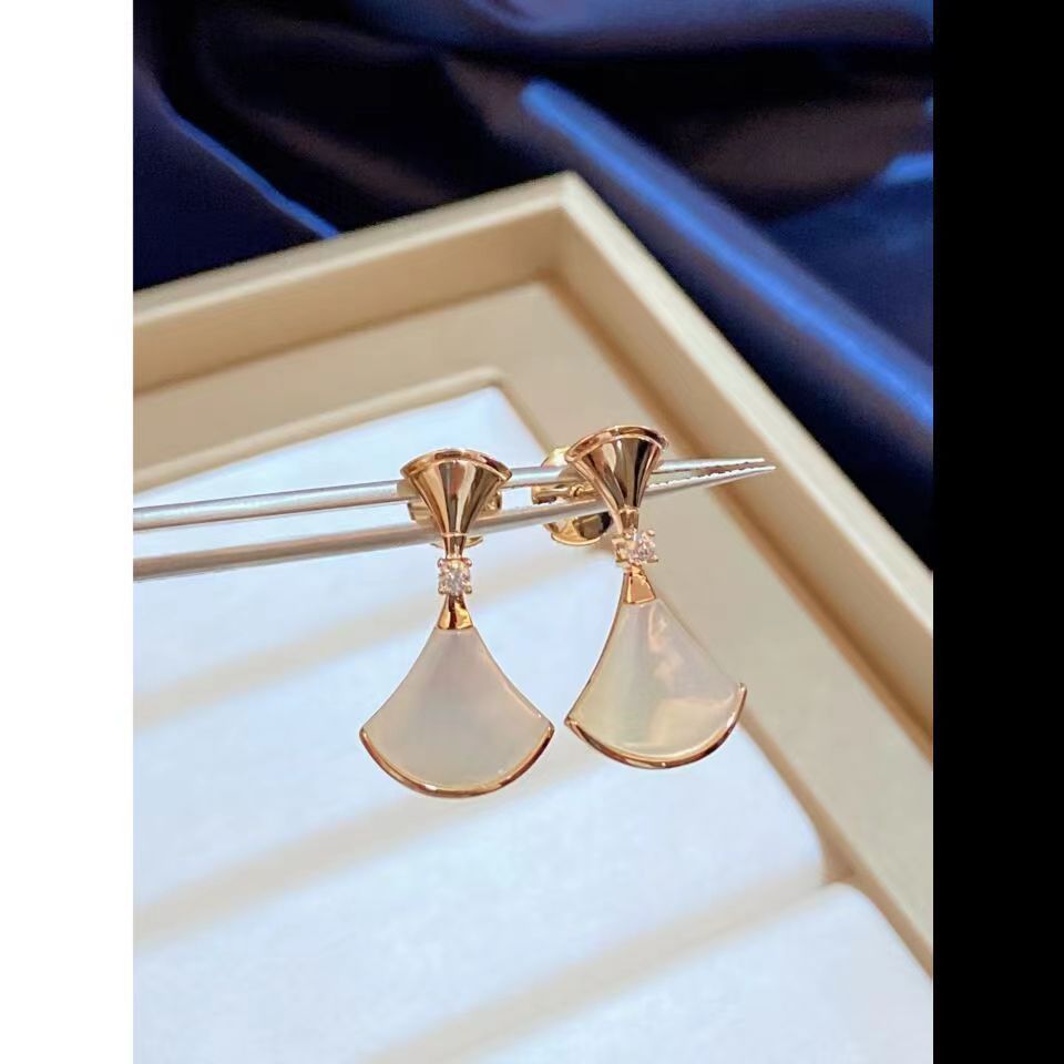 Light Luxury High-end Sense Big Brand Style Natural Shell Fan-shaped Fashion Beautiful Fan-shaped Diamond-encrusted Fashion Wearing Niche Design