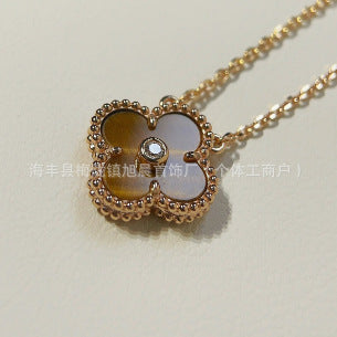 Latest Product 2025 Fanjia Four-Leaf Necklace 15mm Carnelian White Mother-Of-Pearl Pendant Clavicle Chain Couple Gift Fashion