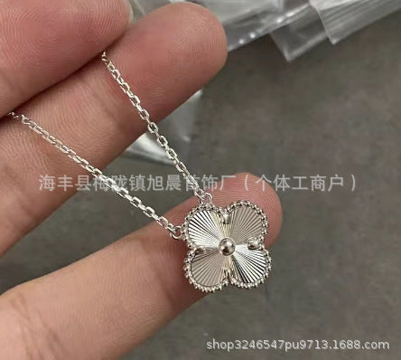 Latest Product 2025 Fanjia Four-Leaf Necklace 15mm Carnelian White Mother-Of-Pearl Pendant Clavicle Chain Couple Gift Fashion