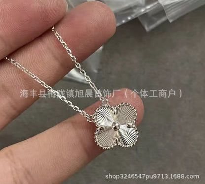 Latest Product 2025 Fanjia Four-Leaf Necklace 15mm Carnelian White Mother-Of-Pearl Pendant Clavicle Chain Couple Gift Fashion
