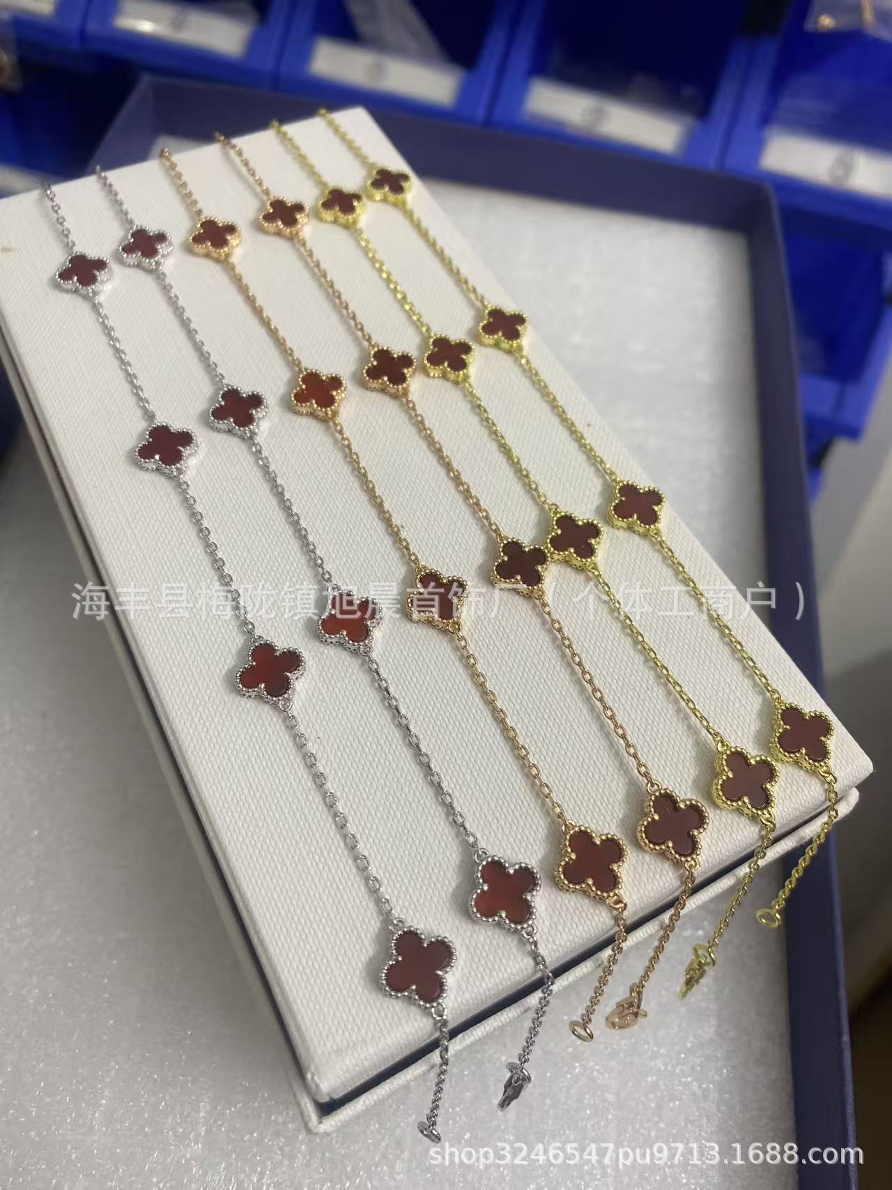 Vanjia Ten Flowers Four-Leaf Clover Necklace for Women, Twenty Flowers Plated with 18K Gold, Black Onyx, Purple Chalcedony, Laser Light Luxury High-End