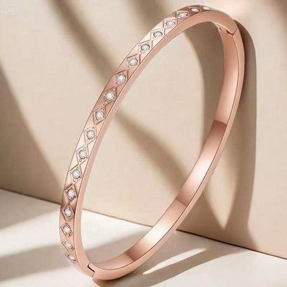 European and American Cross-Border Stainless Steel Bracelet, Titanium Steel Nail Bracelet for Women, Non-Fading, Simple, Versatile, Fashionable and Elegant Bracelet