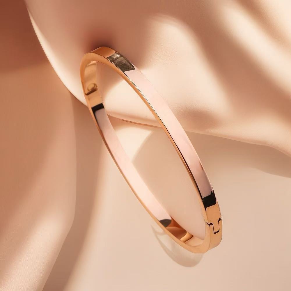 European and American Cross-Border Stainless Steel Bracelet, Titanium Steel Nail Bracelet for Women, Non-Fading, Simple, Versatile, Fashionable and Elegant Bracelet