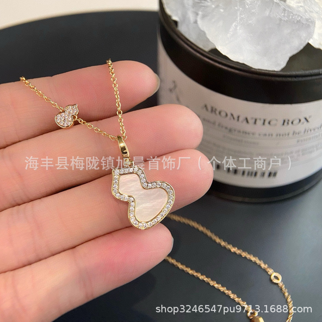 New Diamond Double Gourd Necklace Women's V Gold High Version Thick Plated 18K Rose Gold Fashion Light Luxury White Fritillaria Pendant